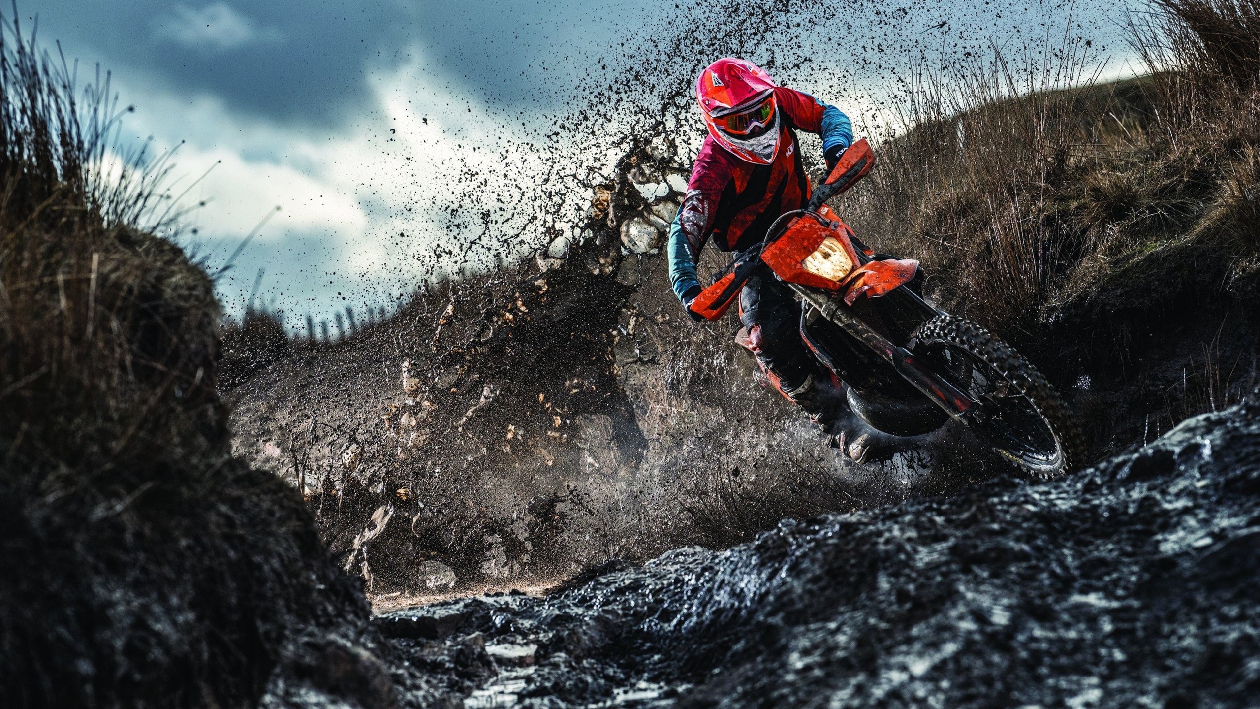 _桥下快闪赛：建筑与运动融合的另类体验_，桥下运动场